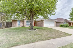 1020 Thistle Meade Cir, Burleson, TX 76028 - Photo 4