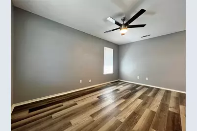 1010 S Retta Street, Fort Worth, TX 76111 - Photo 2