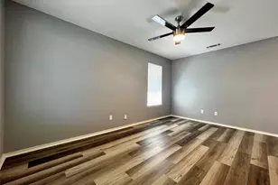 1010 S Retta St, Fort Worth, TX 76111 - Photo 2