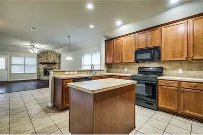 811 Creekside Drive, Little Elm, TX 75068 - Photo 8