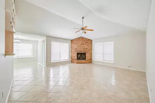 2822 White Oak Dr, Grand Prairie, TX 75052 - Photo 4