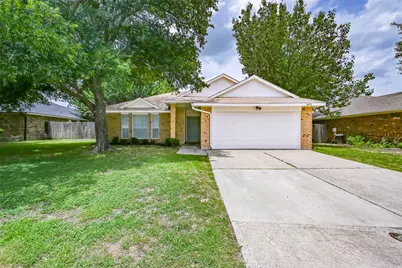 2822 White Oak Drive, Grand Prairie, TX 75052 - Photo 1