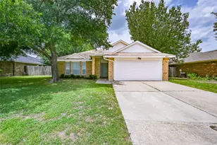 2822 White Oak Dr, Grand Prairie, TX 75052 - Photo 1