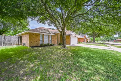 2822 White Oak Drive, Grand Prairie, TX 75052 - Photo 2