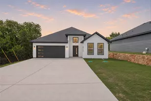 2712 Steepleridge Cir, Granbury, TX 76048 - Photo 2
