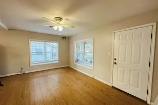 107 N Dwight Ave, Dallas, TX 75211 - Photo 2
