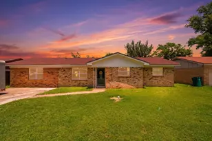 213 Virginia Dr, Lacy Lakeview, TX 76705 - Photo 2
