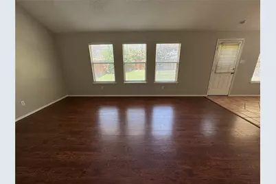 305 E Clover Park Drive, Fort Worth, TX 76140 - Photo 10