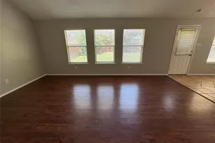 304 E Clover Park Dr, Fort Worth, TX 76140 - Photo 10