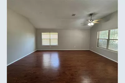 305 E Clover Park Drive, Fort Worth, TX 76140 - Photo 4