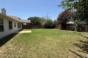 304 E Clover Park Dr, Fort Worth, TX 76140 - Photo 30