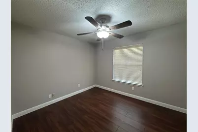 305 E Clover Park Drive, Fort Worth, TX 76140 - Photo 22
