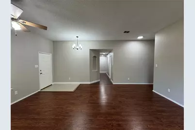 305 E Clover Park Drive, Fort Worth, TX 76140 - Photo 2