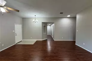 304 E Clover Park Dr, Fort Worth, TX 76140 - Photo 2
