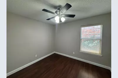 305 E Clover Park Drive, Fort Worth, TX 76140 - Photo 24