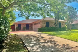 1826 Green Tree Ln, Duncanville, TX 75137 - Photo 2