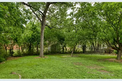 2416 Hillview Drive, Fort Worth, TX 76119 - Photo 24