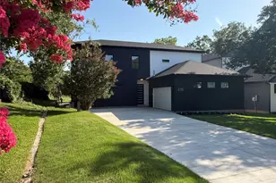 210 Silverleaf Dr, Fort Worth, TX 76112 - Photo 2