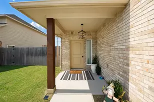 256 Natalie Dr, Grand Prairie, TX 75051 - Photo 2