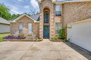 525 Oakbrook Dr, Burleson, TX 76028 - Photo 4