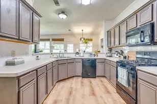 525 Oakbrook Dr, Burleson, TX 76028 - Photo 10