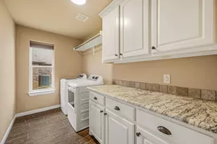 1010 Anna Cir, Granbury, TX 76048 - Photo 30