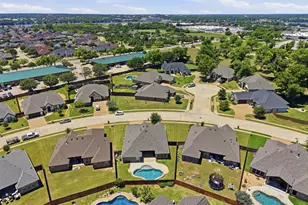 1010 Anna Cir, Granbury, TX 76048 - Photo 36
