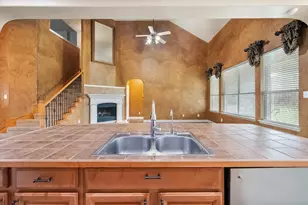 1008 Linden Dr, Burleson, TX 76028 - Photo 10