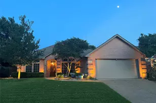 2536 Oak Brook Dr, Bedford, TX 76021 - Photo 2