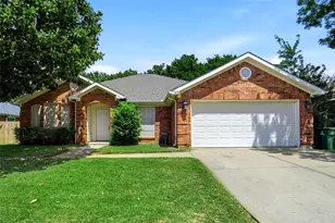 7103 Greenspoint Dr, Arlington, TX 76001 - Photo 1