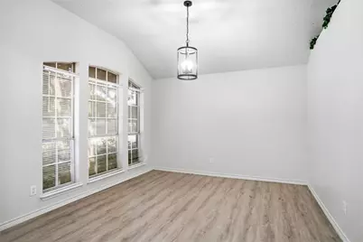 7103 Greenspoint Drive, Arlington, TX 76001 - Photo 2