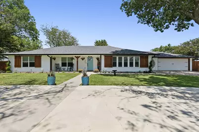 304 W Links Drive, Godley, TX 76044 - Photo 2