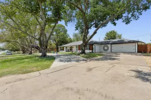 304 W Links Dr, Godley, TX 76044 - Photo 40
