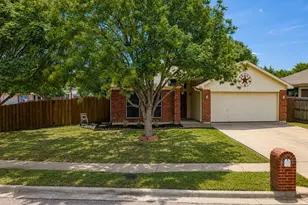 6003 Brookfall Dr, Arlington, TX 76018 - Photo 2