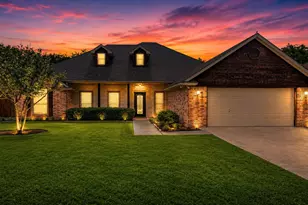 806 N Tejas Dr, Sanger, TX 76266 - Photo 2