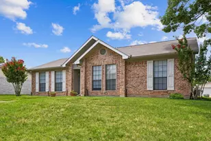 807 Blue Oak Dr, Lewisville, TX 75067 - Photo 2