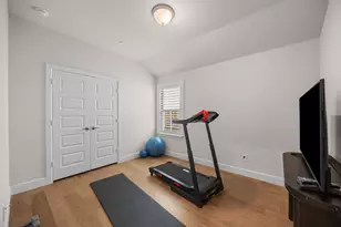 2091 Creekbluff Cir, Lewisville, TX 75010 - Photo 20