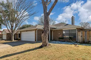 200 Caprock Dr, Arlington, TX 76018 - Photo 2