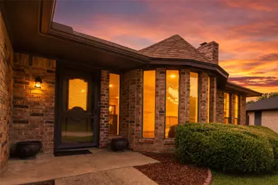 1211 Brookfield Lane, Mansfield, TX 76063 - Photo 2
