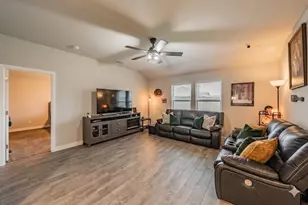 713 Breckenridge Pk Dr, Alvarado, TX 76009 - Photo 8