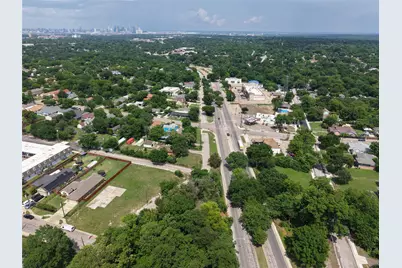 11 W Higgins Boulevard, Cockrell Hill, TX 75211 - Photo 10