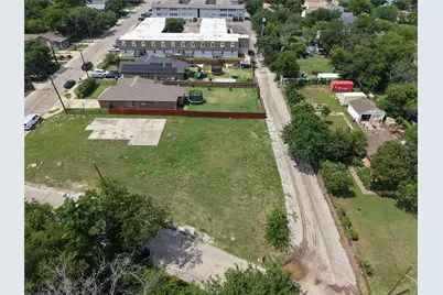 11 W Higgins Boulevard, Cockrell Hill, TX 75211 - Photo 2