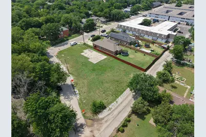 11 W Higgins Boulevard, Cockrell Hill, TX 75211 - Photo 4