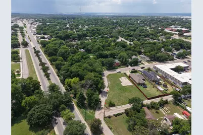 11 W Higgins Boulevard, Cockrell Hill, TX 75211 - Photo 6