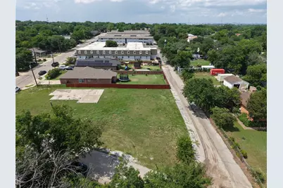 11 W Higgins Boulevard, Cockrell Hill, TX 75211 - Photo 1