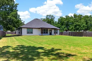 902 N Main St, Tioga, TX 76271 - Photo 30