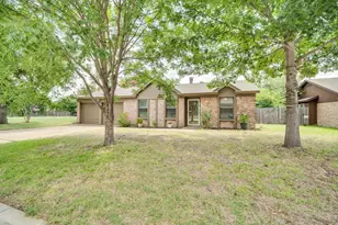 3501 French Wood Dr, Arlington, TX 76016 - Photo 2