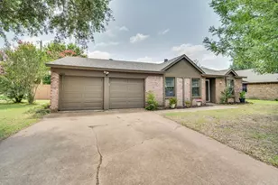 3501 French Wood Dr, Arlington, TX 76016 - Photo 2