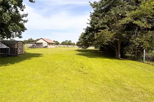 906 Zahara St, Bowie, TX 76230 - Photo 24