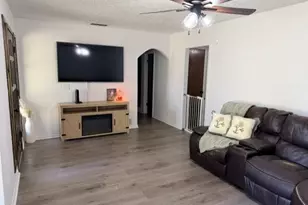 906 Zahara St, Bowie, TX 76230 - Photo 4